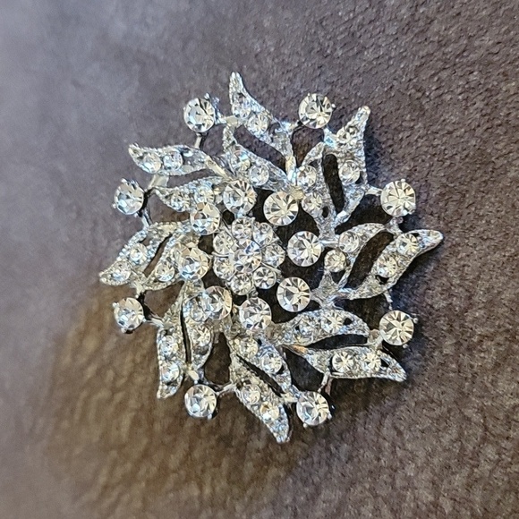 Antique Style Rhinestone Floral Bridal Coquette Holiday Brooch Pin - Picture 2 of 4